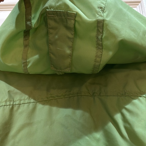 Woman’s L.L. Bean Rain Jacket O BUX3. Hooded, Nylon, lightweight. EUC! - Picture 6 of 10